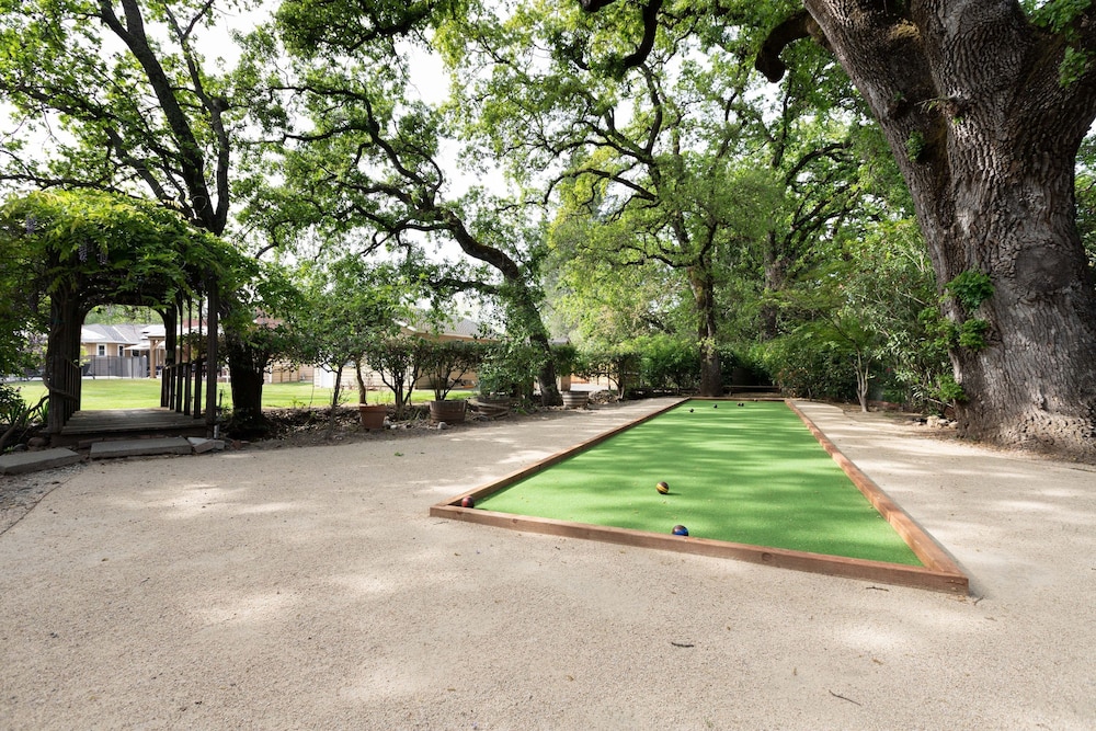 Wildflower by Avantstay Gorgeous Wine Country Home w Pool Bocce Ball Court Huge Yard
