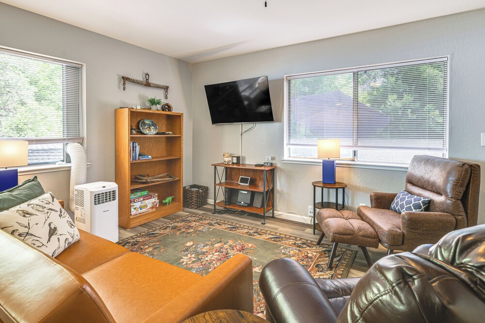 Peaceful Forest Views & Patio: Twain Harte Home