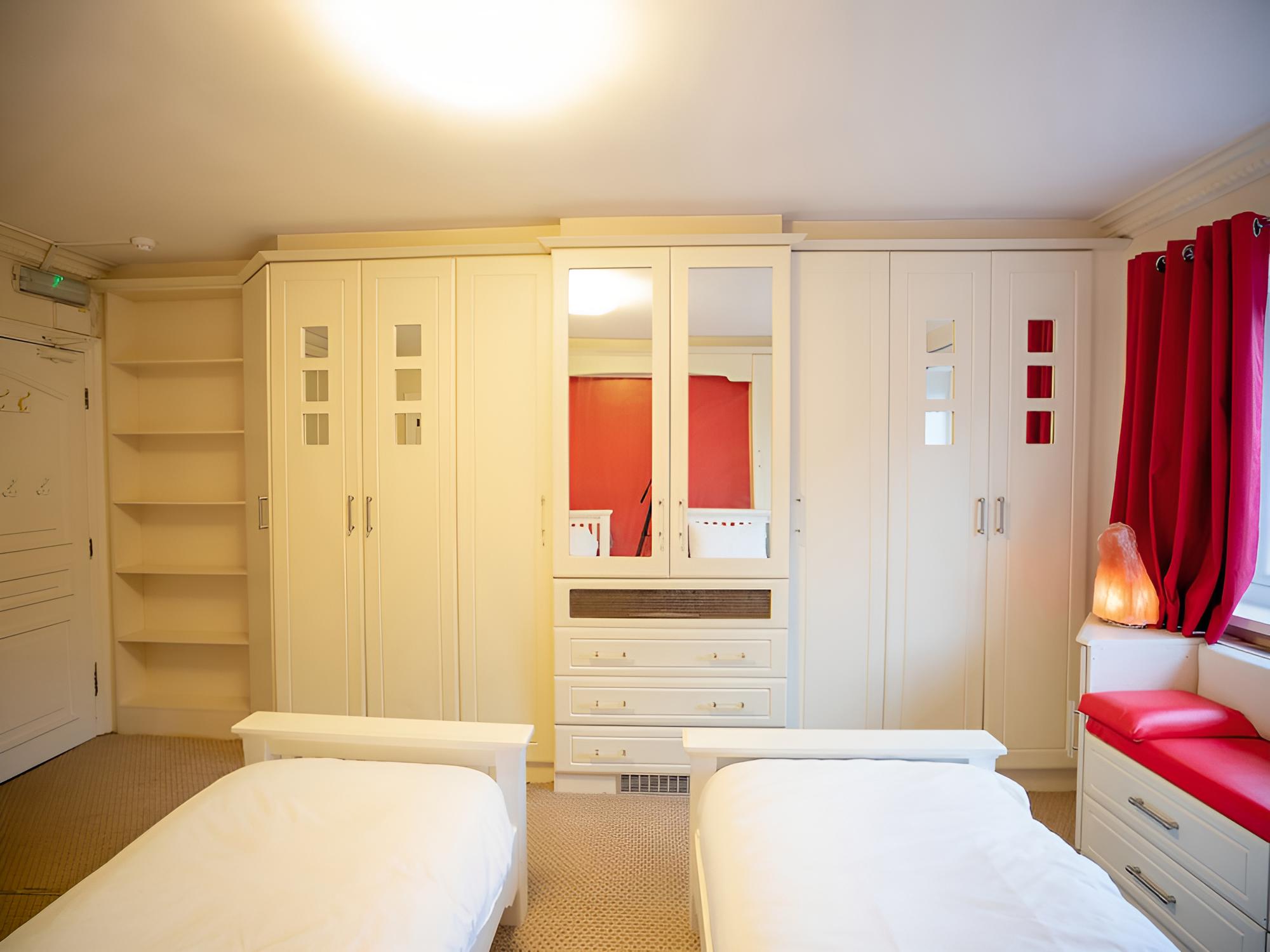 OakCroft GuestHouse Manchester Airport