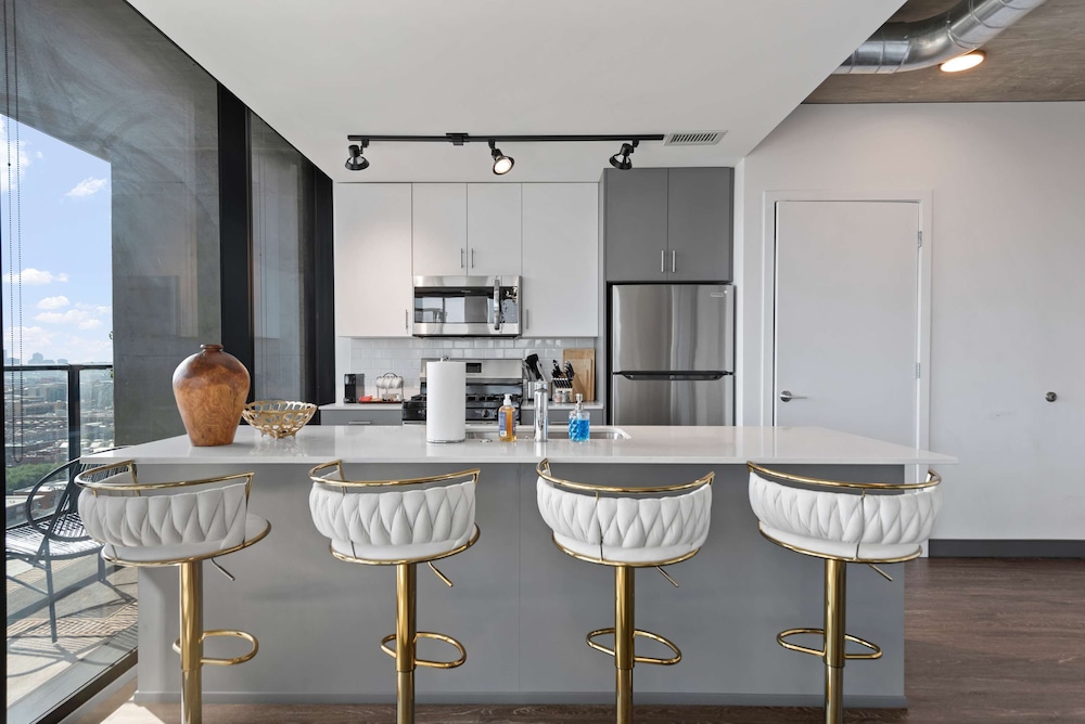 Cloud9 6 apt for 30ppl Fulton Market The Nouveau