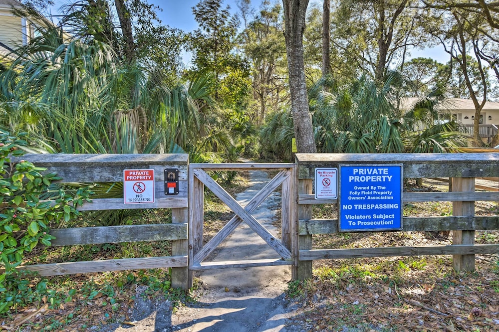 Access to Folly Field Beach & Pools: Coastal Condo