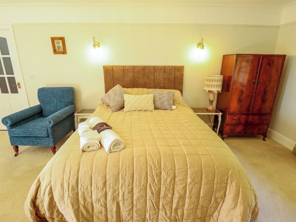 Moon Field Lodge