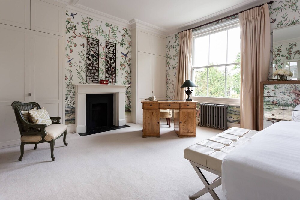 Warwick Gardens II by Onefinestay