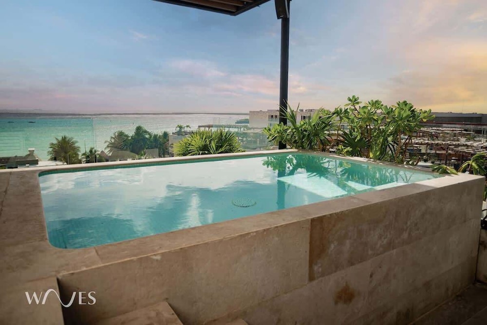 3 Br. Ocean Front PH With Stunning Views
