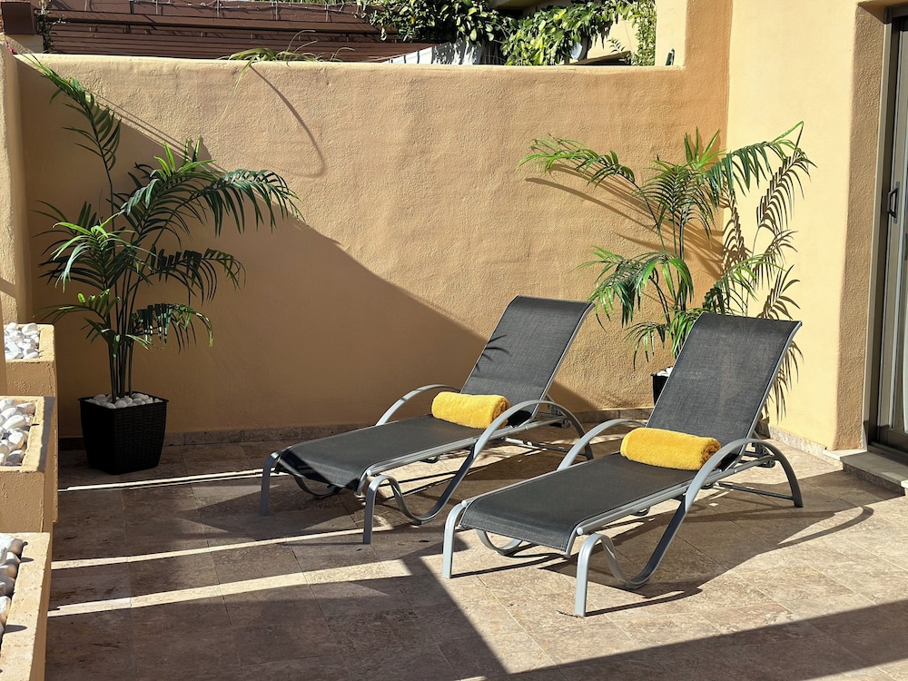 Apartment Sleeps 6 With Private Garden