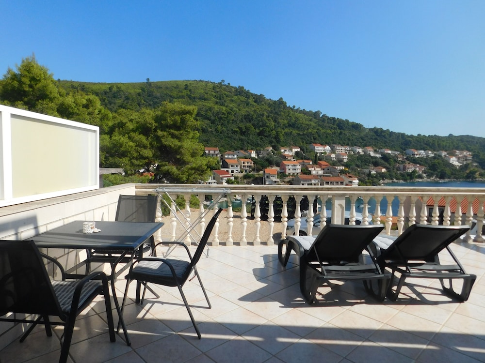 Island Bonaca Apartments