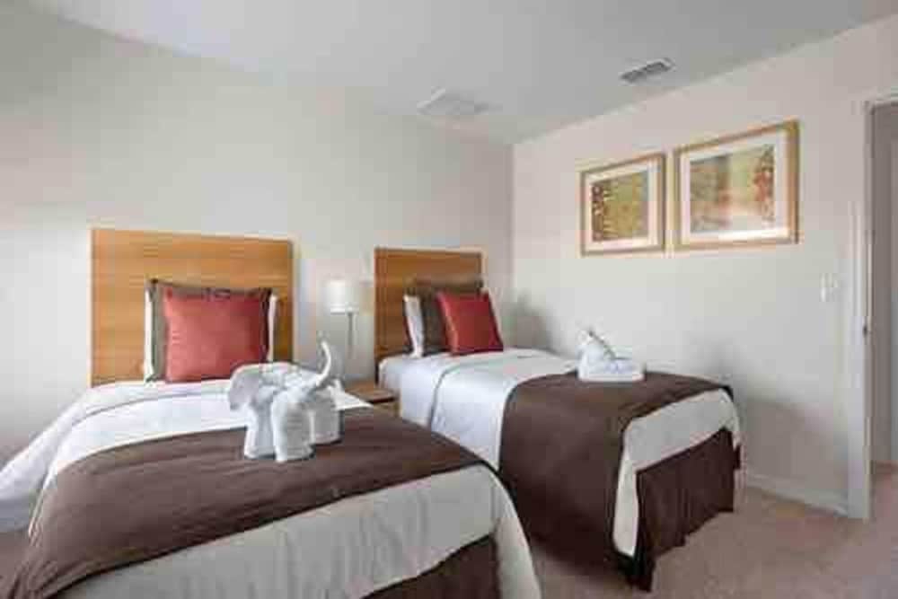 Regal Oaks 2bed Vacation Home in Kissimmee