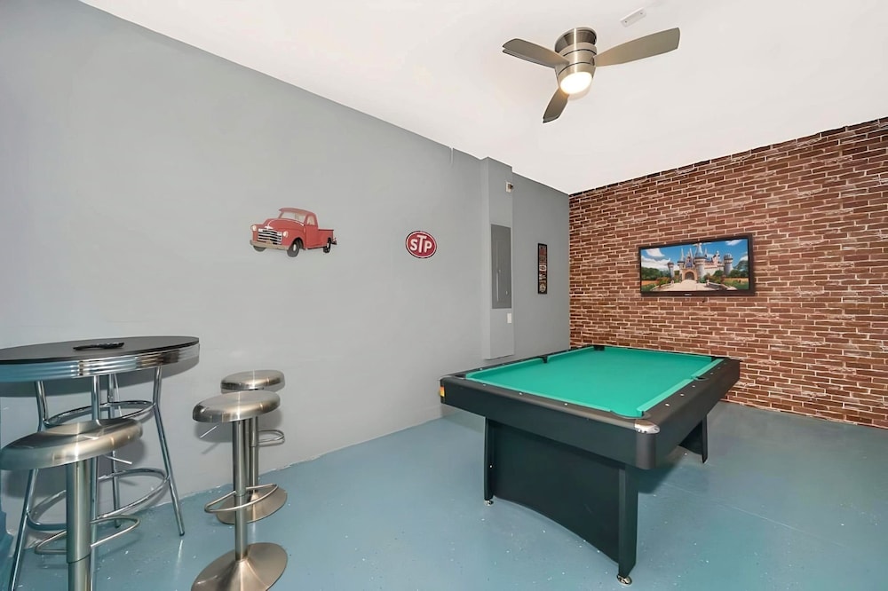 Sleeps 17 - Luxury 6bdhome With Pool Storey Lake