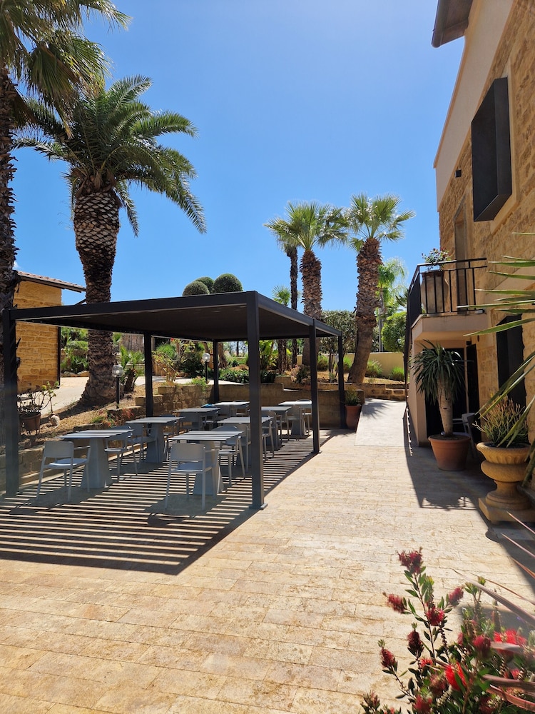 B&B Lekythos