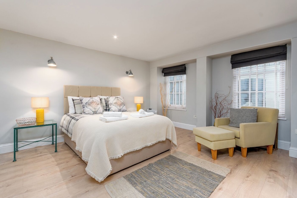 Elegant Townhouse&Basement in Leamington