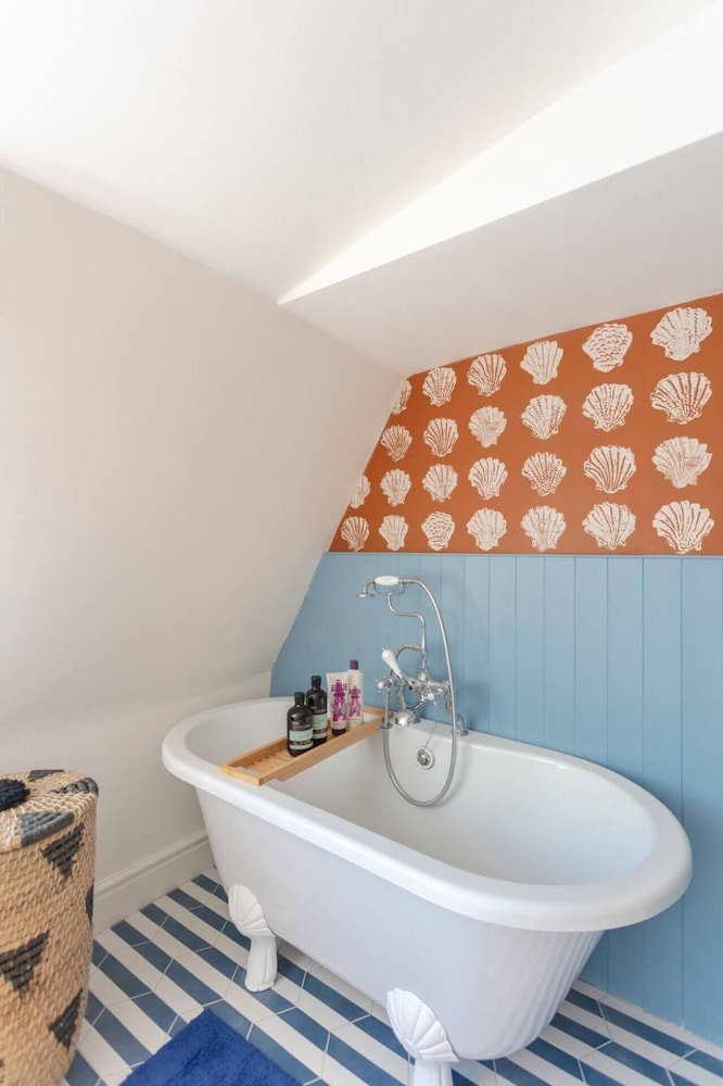 Stunning 2 Bedroom Apartment in the Heart of Chelsea