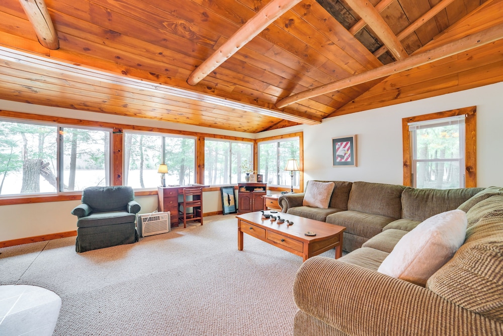 Steps to Lakefront: Dog-friendly Cabin in Levering