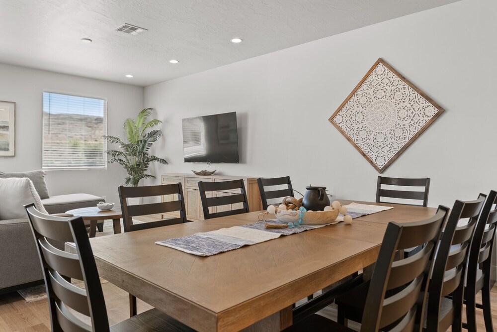Red Desert Oasis 5 Bedroom Home