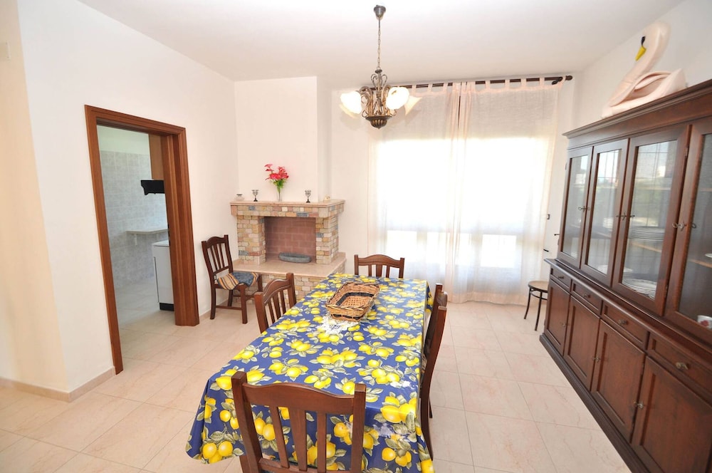Villa Magnolia 1 Sleeps 8 Close to the sea