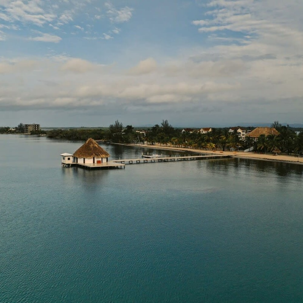 Rum Punch- Beachfront Bungalow Pool Kayaks Pier