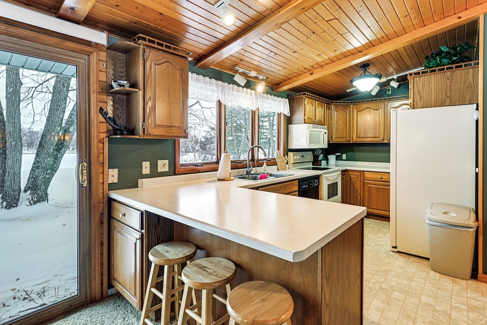 Waterfront Petenwell Lake Home w/ Private Dock