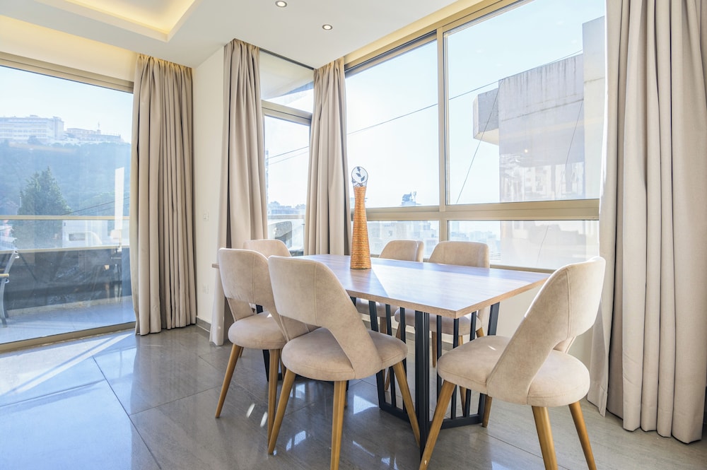 Elevate - Sleek 2-BR Apt by Santa Maria, Jal el Dib