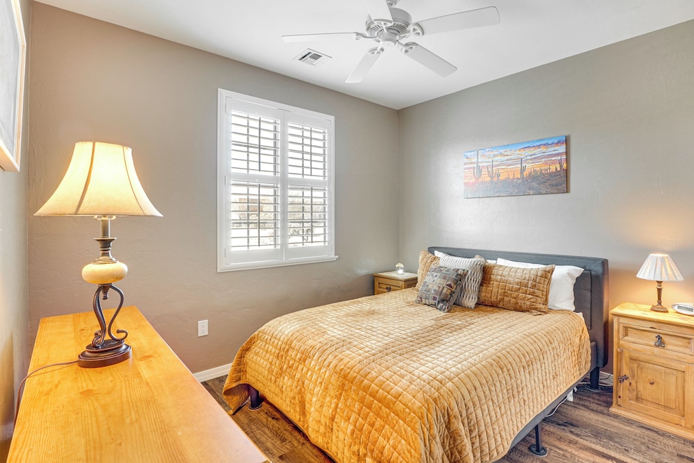 Mtn-view Oasis w/ Pool Access in Green Valley!