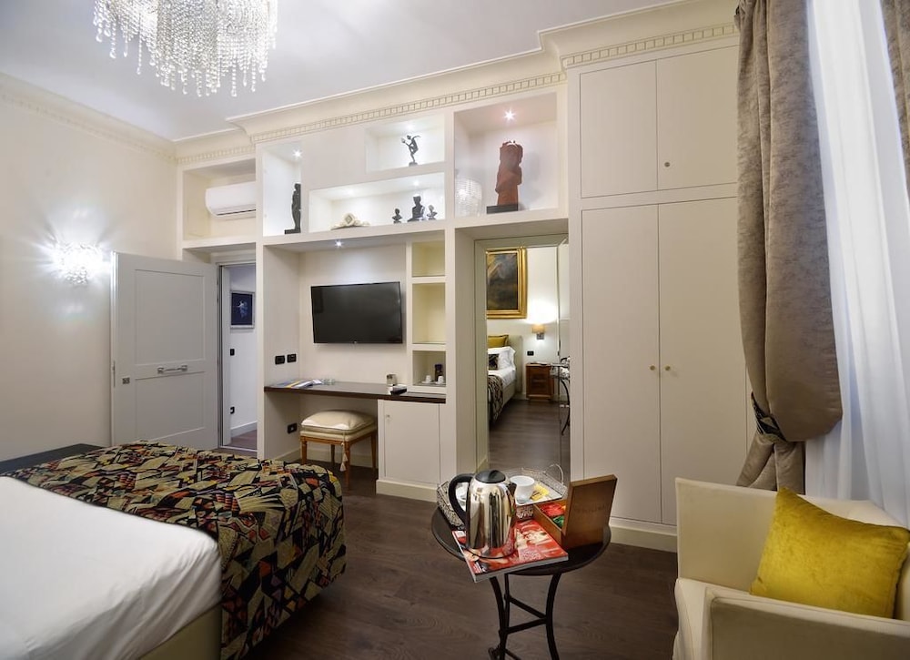 Suites Rome Condotti