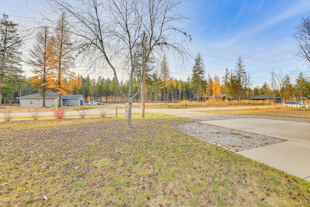 8 Mi to Bonners Ferry: Quiet Getaway w/ Patio