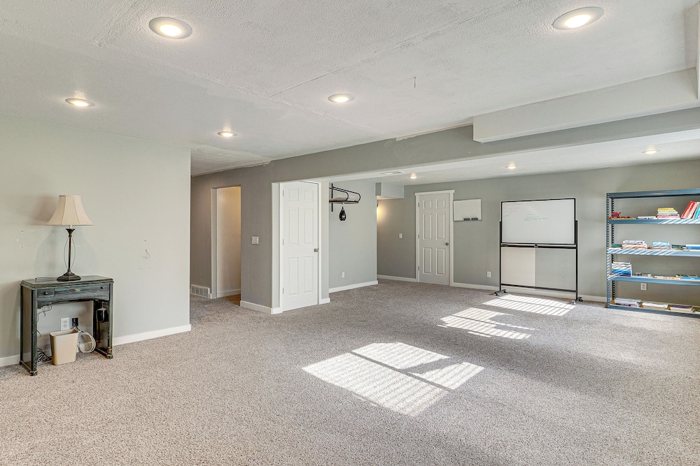 Family Home w/ Fenced Yard Between Provo & Slc!