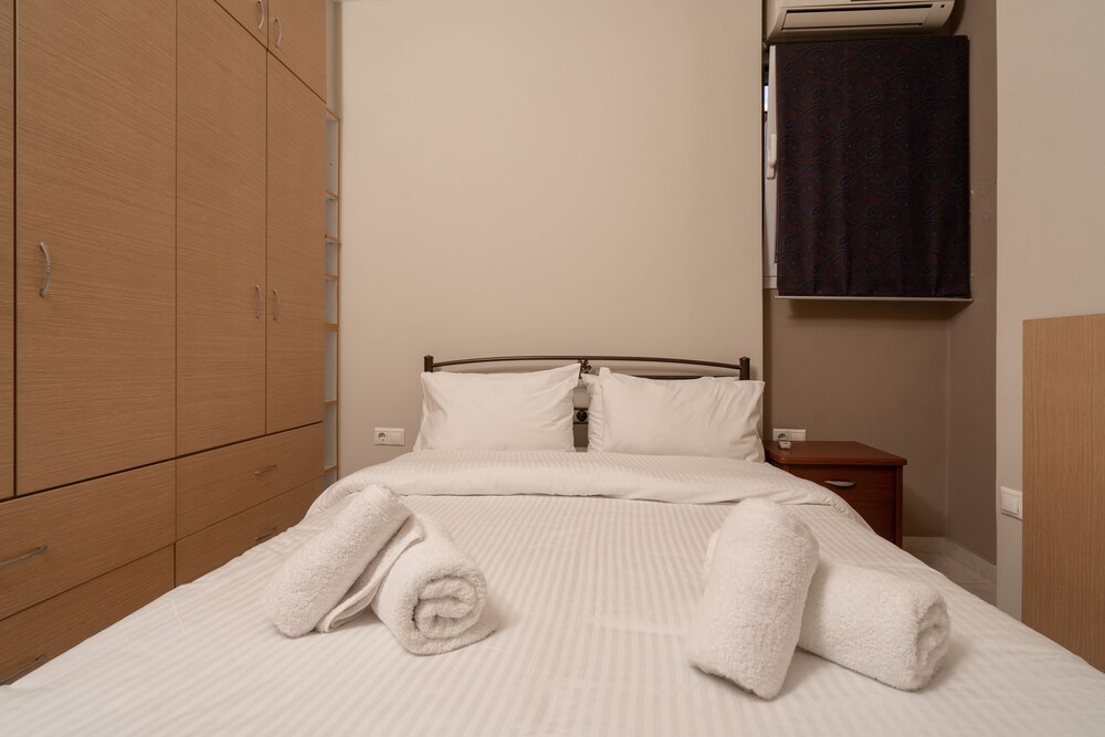 Kountouriotou New Quiet and Central Apt