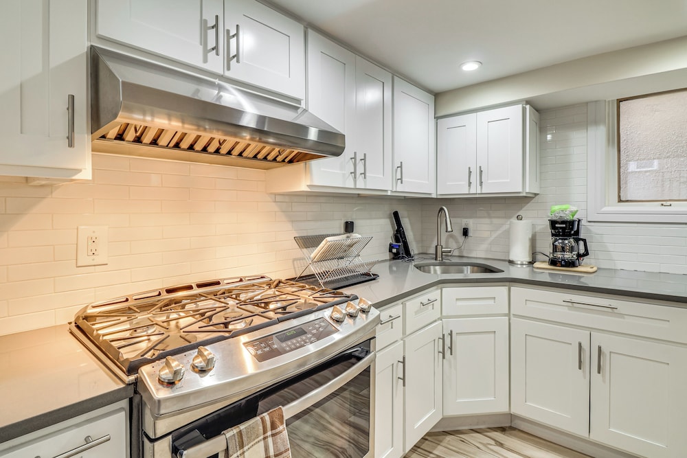 Walk to Hudson River Parks: Recently Renovated Apt