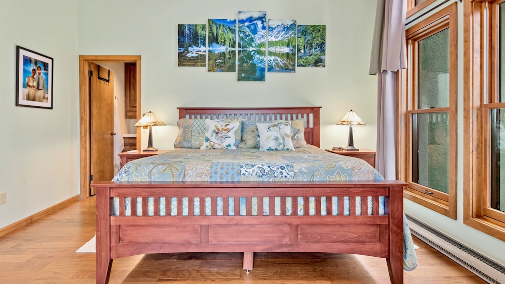 Eagle's Providence Vacation Home At Windcliff 3 Bedroom Home by RedAwning view 4