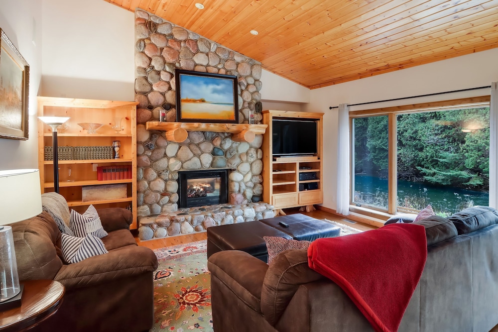 Boardman Monarch River HOT TUB Fireplace