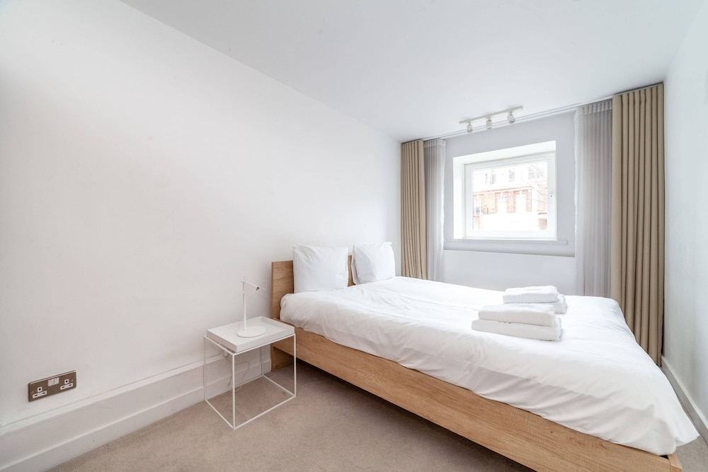 City Relay Two Bedroom Belgravia Charm