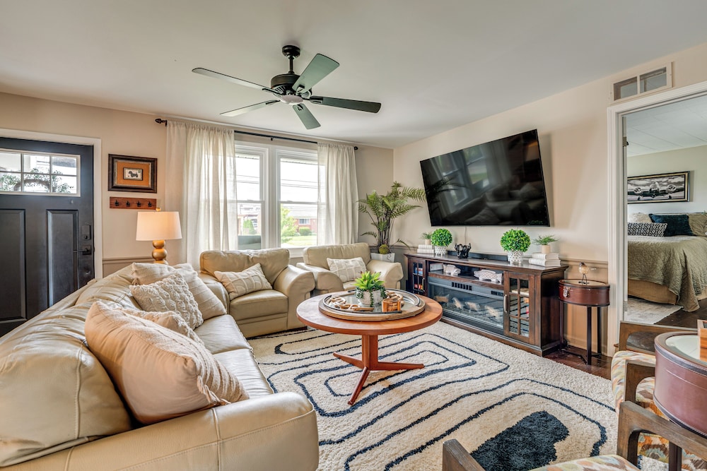 Canal-front St Clair Shores Home: 2 Mi to Dtwn