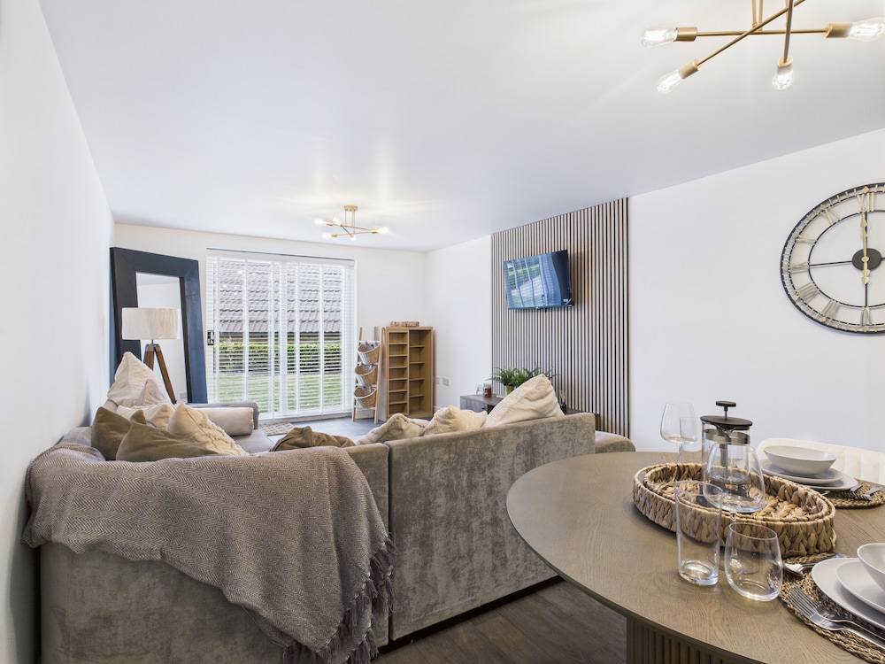 Modern Chaffordhundred Apartment Long Stay Sleeps2