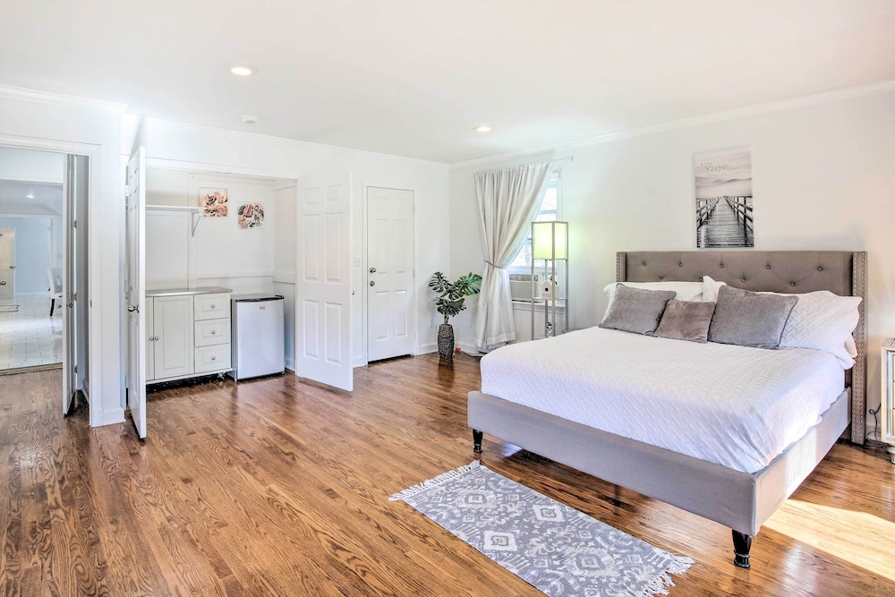 Easton Vacations - Elegant Connecticut Home: Fireplaces, Pet Friendly - Property Image 25