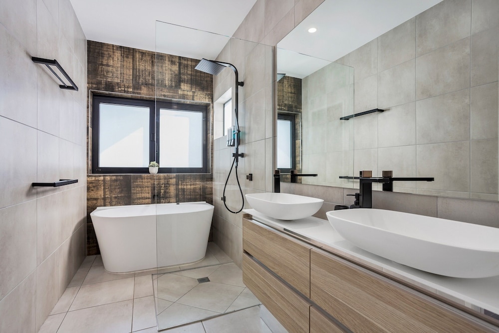 Cairns North 4-bed With Outdoor Dining & Pool