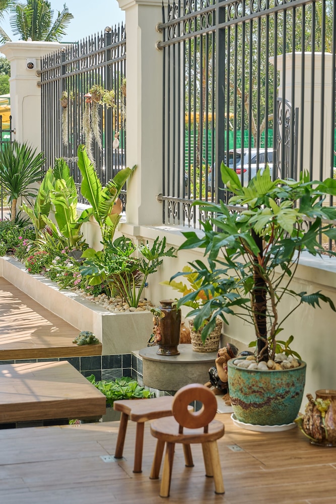 Luxury 4 bedroom Solar Villa