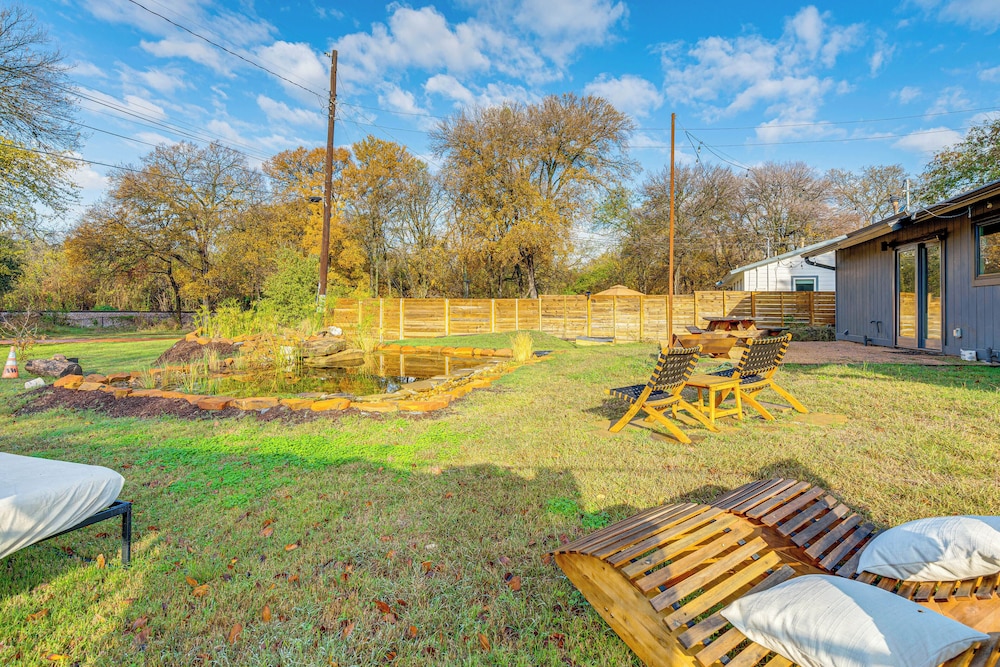 2 Mi to Dtwn: Austin Getaway w/ Natural Pool