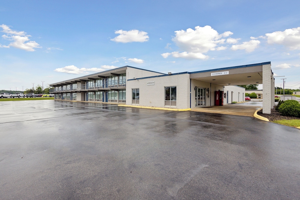 Relax inn by OYO Greeneville Near Hwy US-321