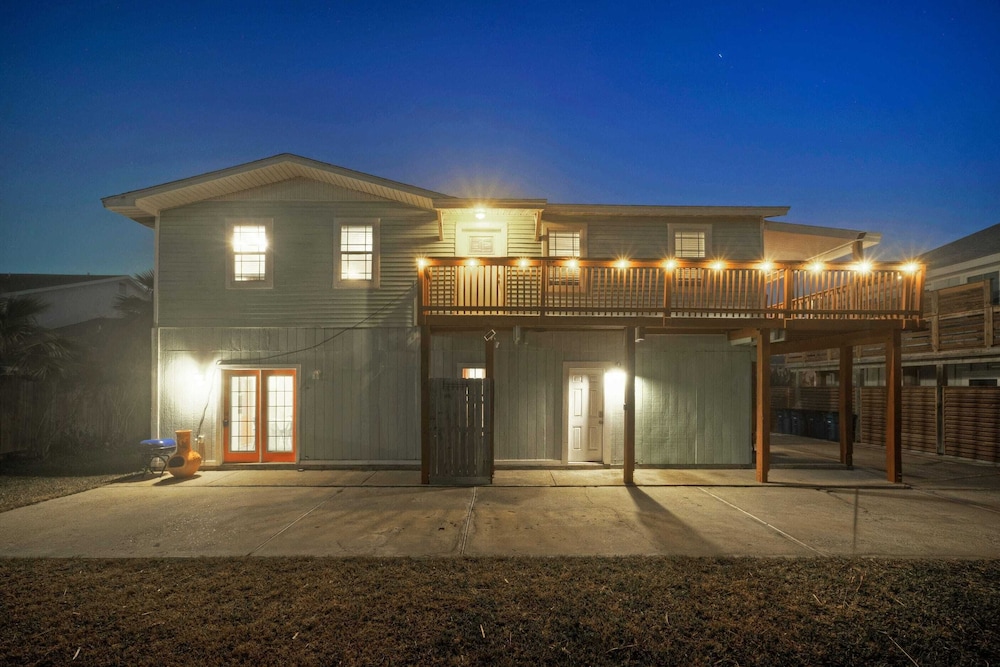 2-unit Home in Golf Cart Zone w/ Patio + Balcony Salty Sunshine: Multi-family Retreat