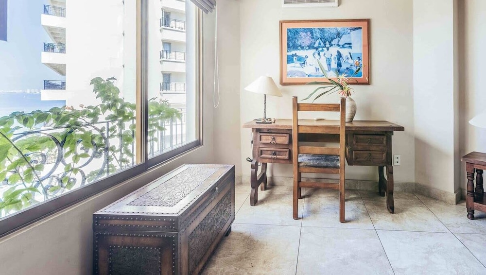 Ocean View 2Br Condo-balcony-beach-pool - 805