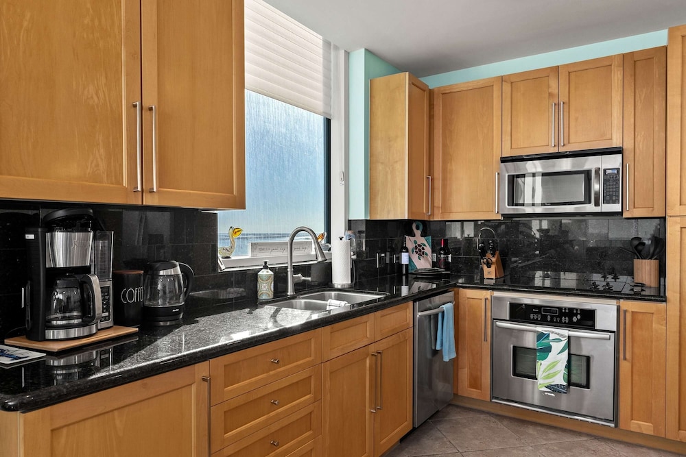 Sapphire Beach - Breathtaking 26th Floor Views 3 Bedroom Apts