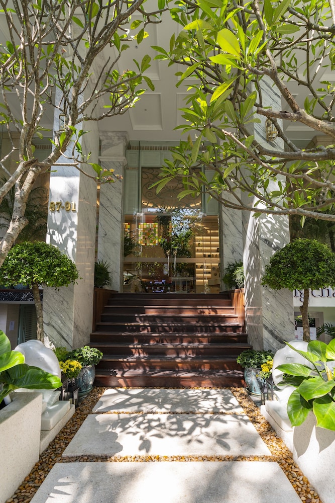 Au Lac Charner Hotel 51