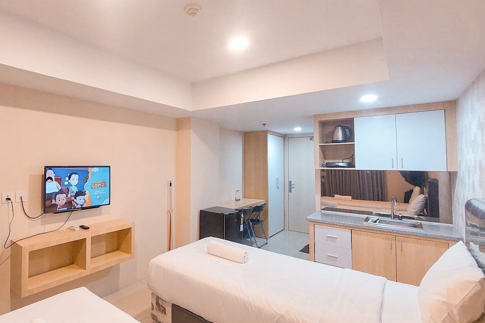 Cozy and Relaxing Studio Room at De Prima Apartment