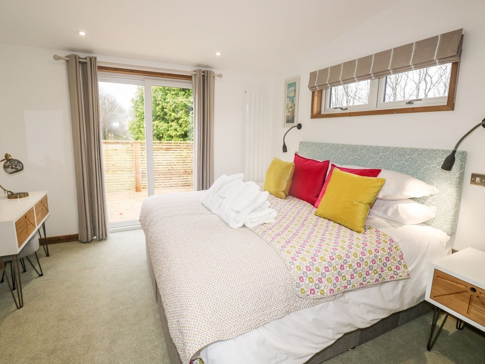 2 Meadow Retreat