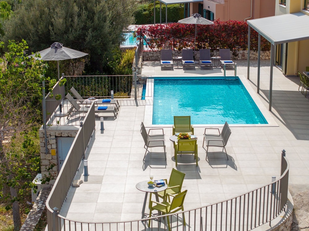Villa Dinos With Swimming Pool