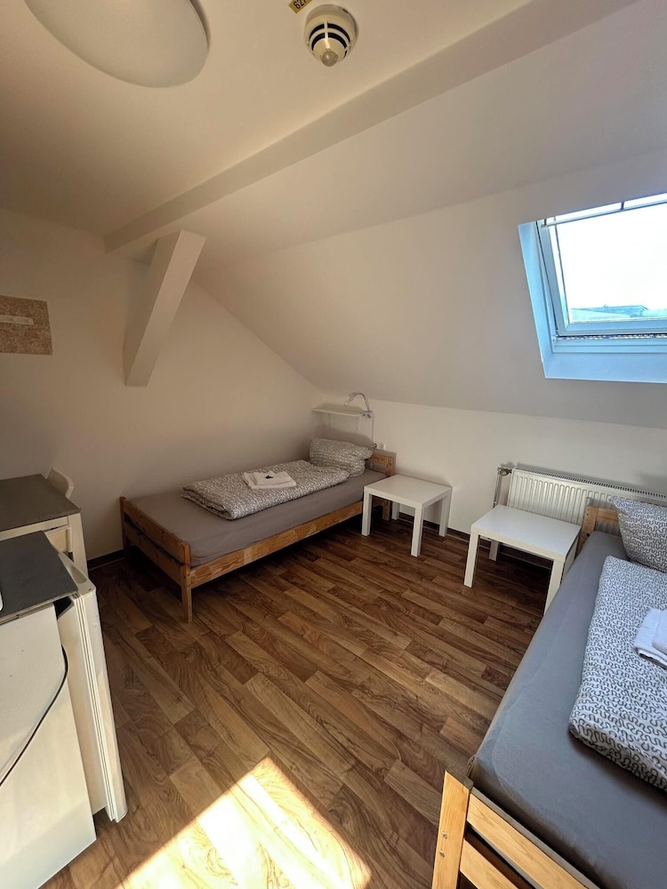 2-Rent Group Hostel Zimmer&Apartments GKP2