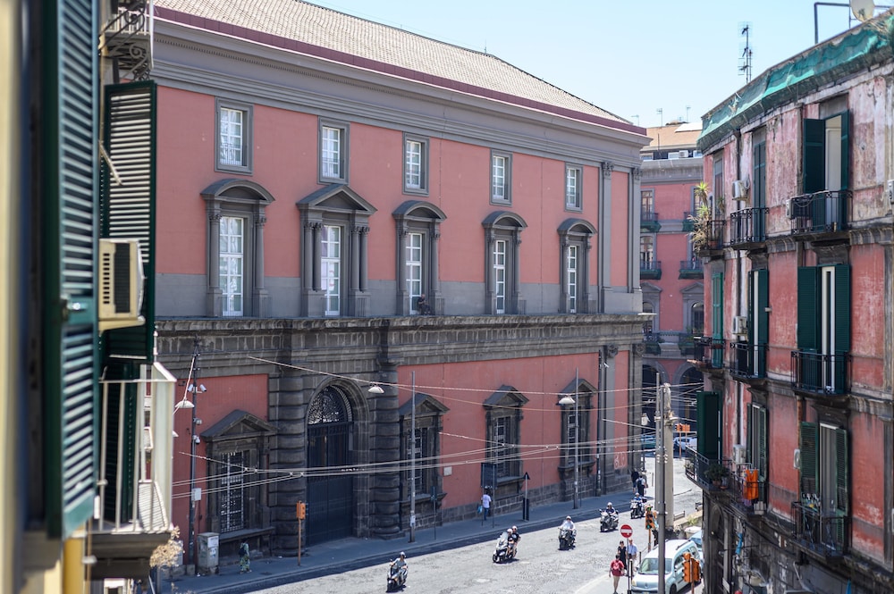 Into Mann in Naples With 5 Bedrooms and 5 Bathrooms