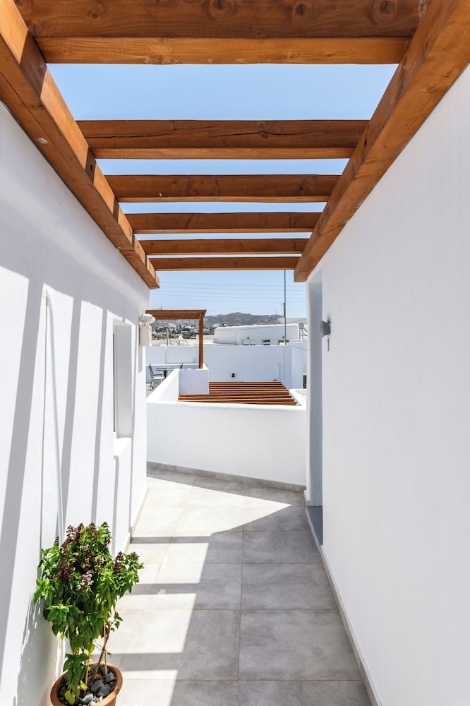 Eleven Keys Mykonos Suites