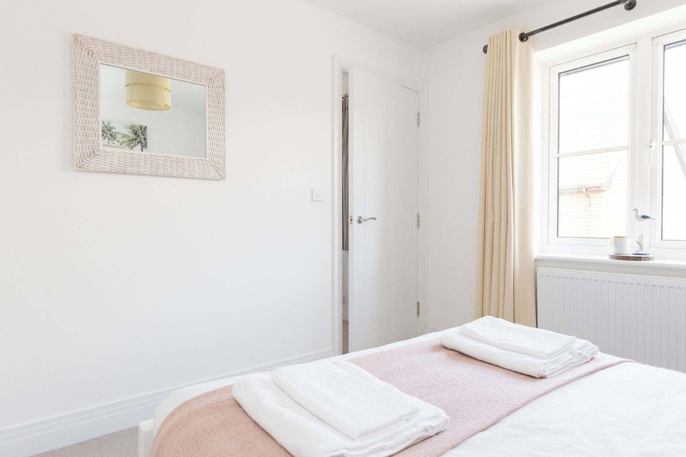 Modern Family Retreat Nr Beaches and Marina
