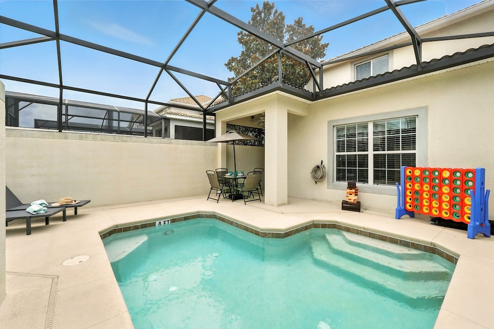 Vibrant 5BR Family Retreat in Storey Lake!