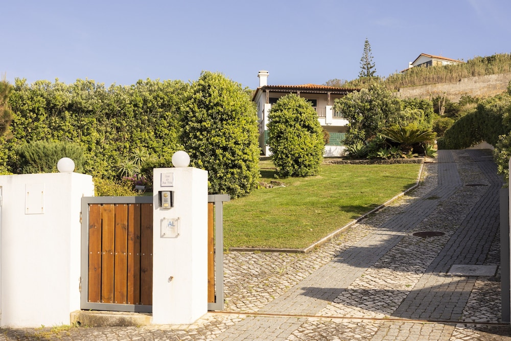 Coastal Charm Chalet by Cadenzalux